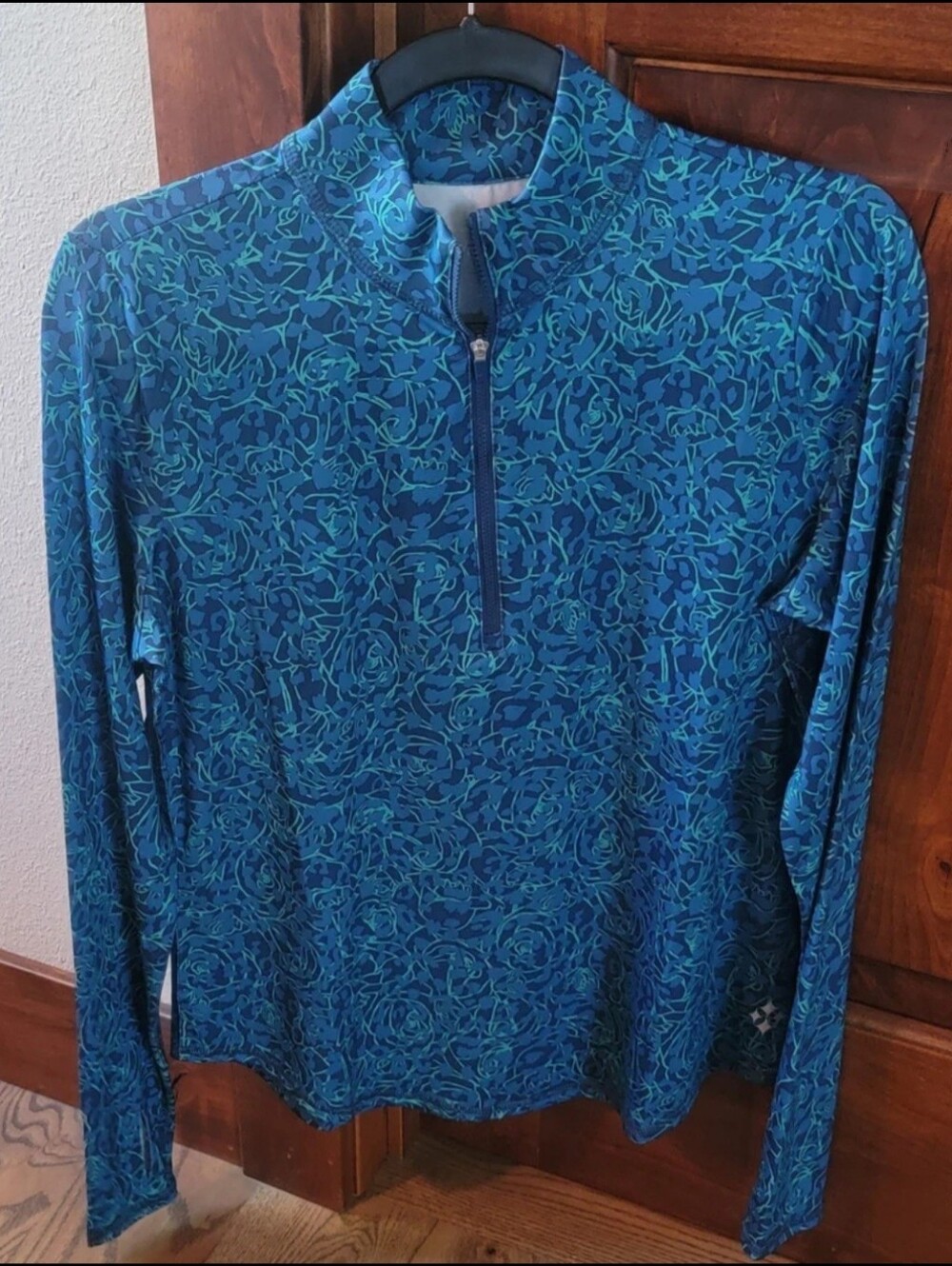 Jofit 1/4 zip lomg sleece top. Beautiful pattern of blues. Size Medium. EUC!